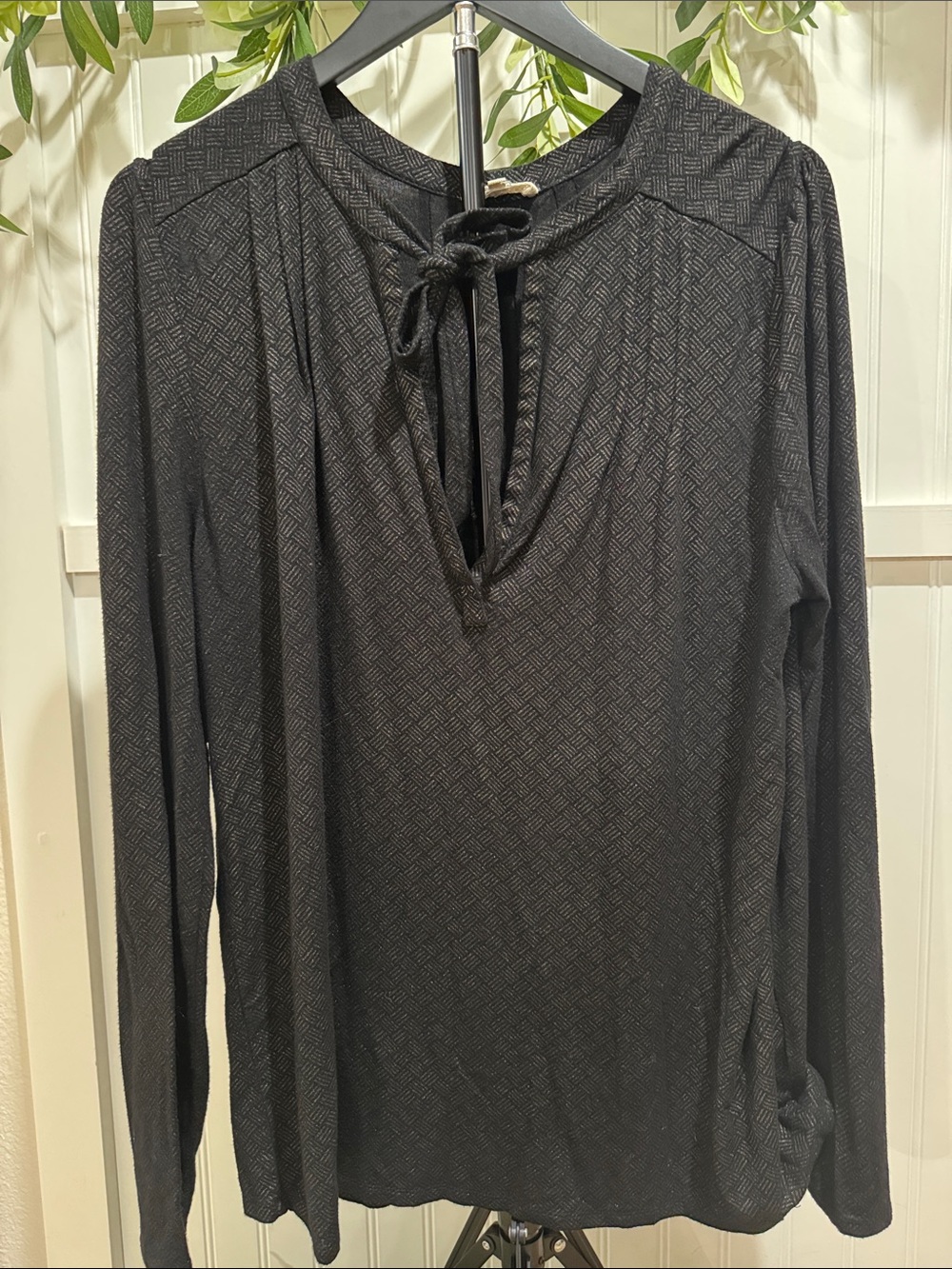 #180 LAMADE Black with Shimmery Gold Geometric L/S Tie-Neck Top Medium